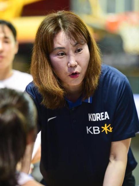 韩国女篮,韩国女篮主教练郑先珉 (图2)